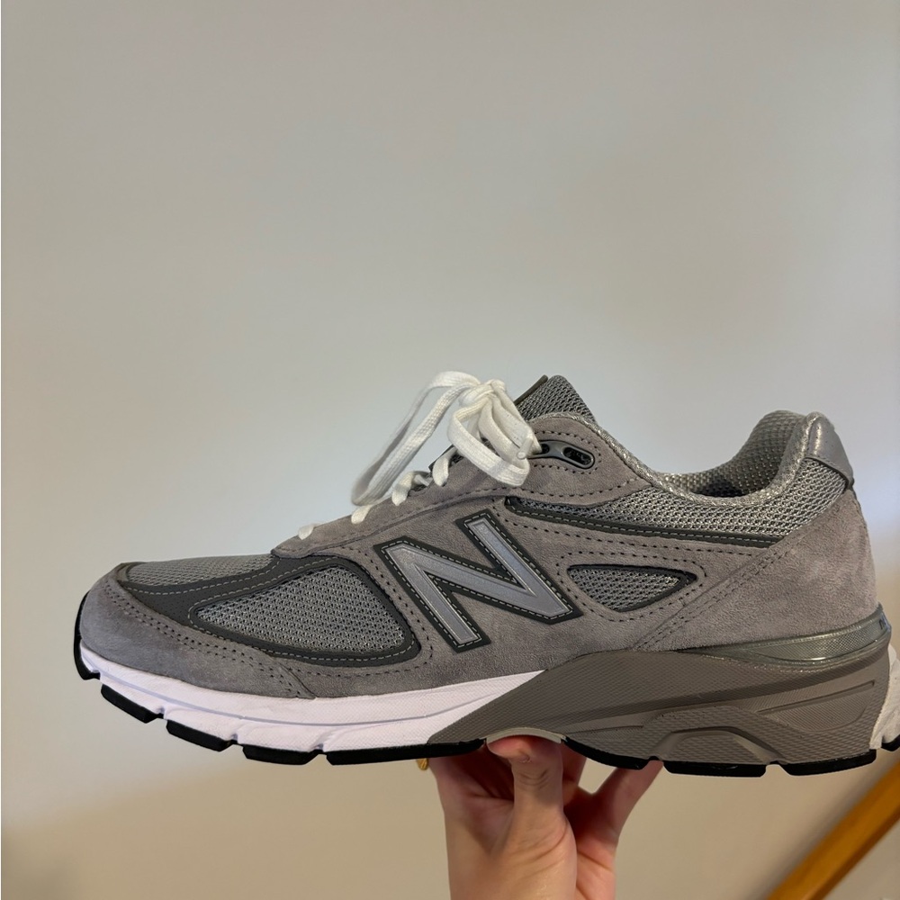 new balance 990v4 grey men’s 9.5 woman’s 11 sneakers
